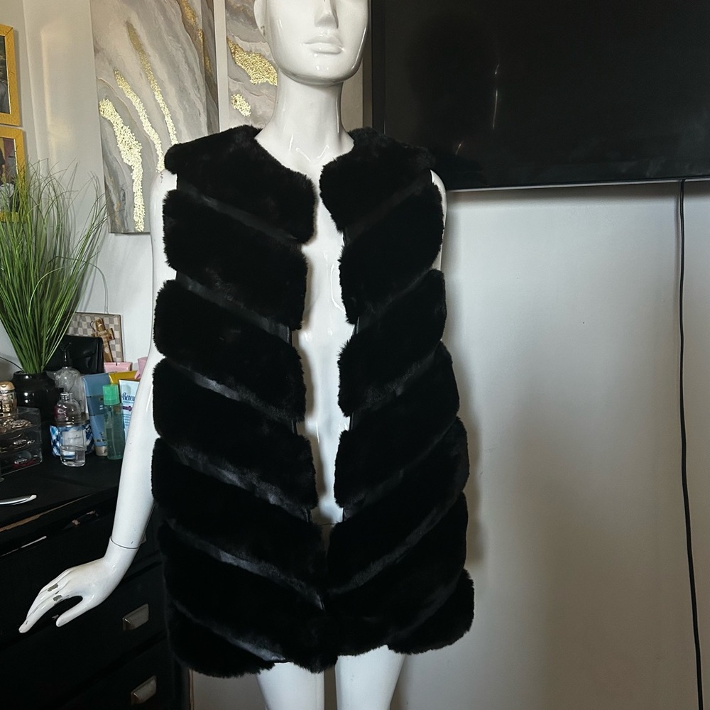 Elegant Black Faux Fur Vest